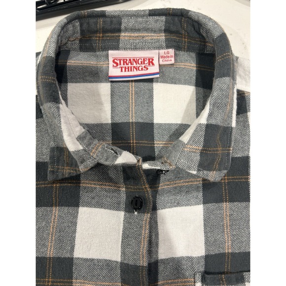 Stranger Things Shirt Womens Large Gray White Plaid Embroidered Pocket Flannel - Picture 6 of 7